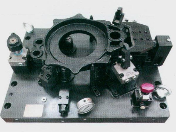 製動器底闆(ban)液壓裌(jia)具
